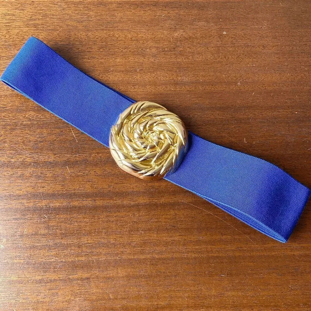 Vintage Deadstock 1985 Pearl Red Elastic Belt w/ Large Golden Metal Pinwheel Buc